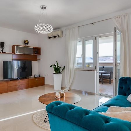 Elegant Two Bedroom Apartment Zadar Bagian luar foto