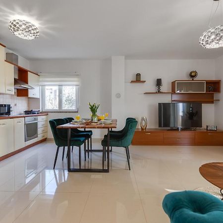 Elegant Two Bedroom Apartment Zadar Bagian luar foto