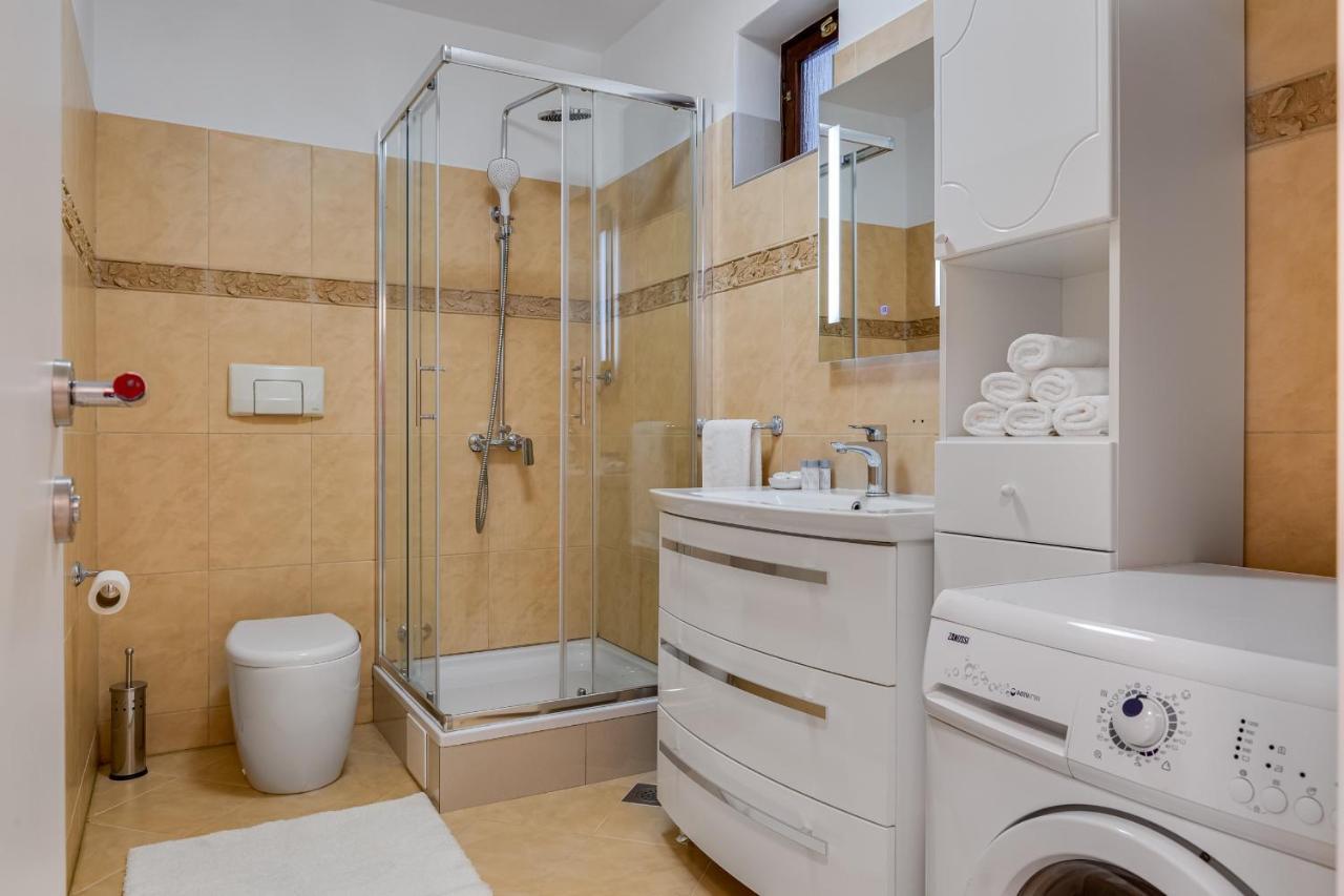 Elegant Two Bedroom Apartment Zadar Bagian luar foto