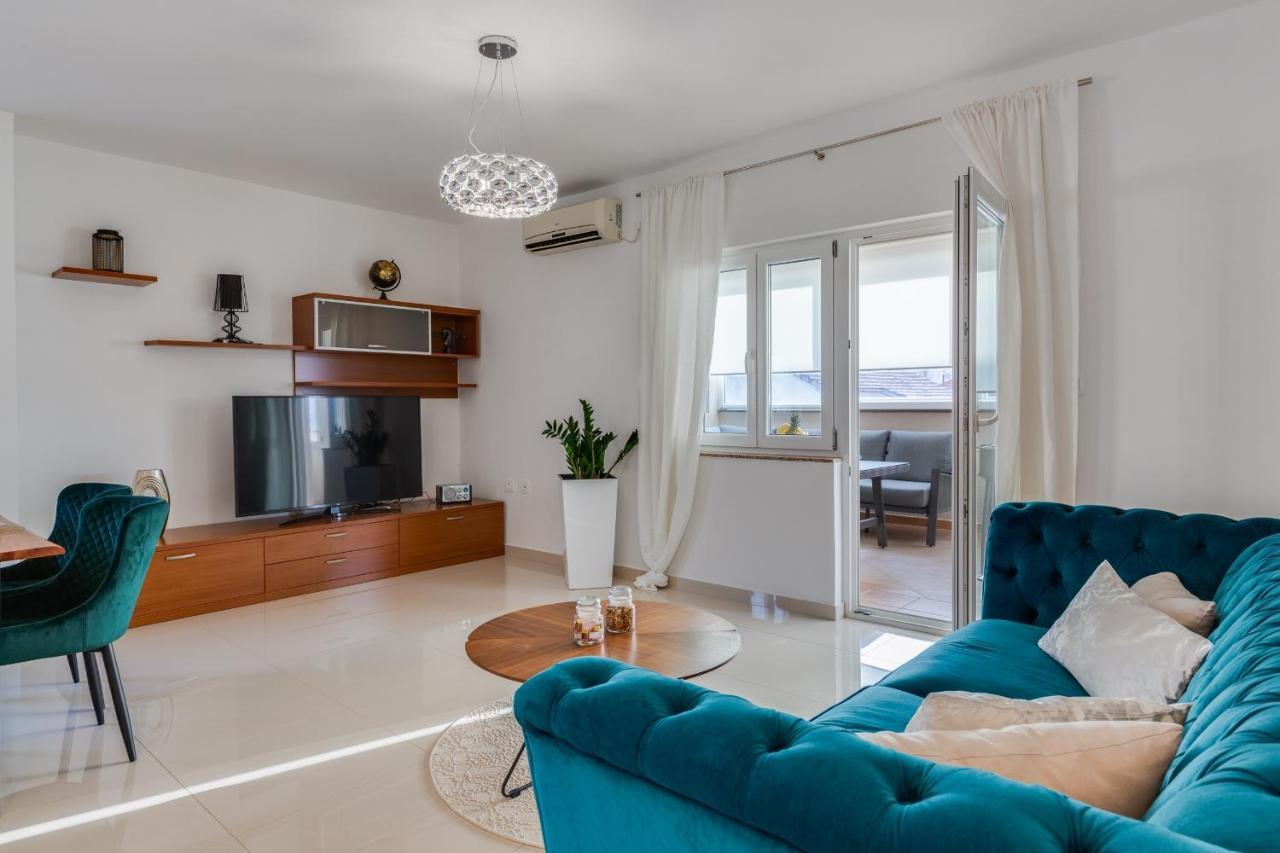 Elegant Two Bedroom Apartment Zadar Bagian luar foto