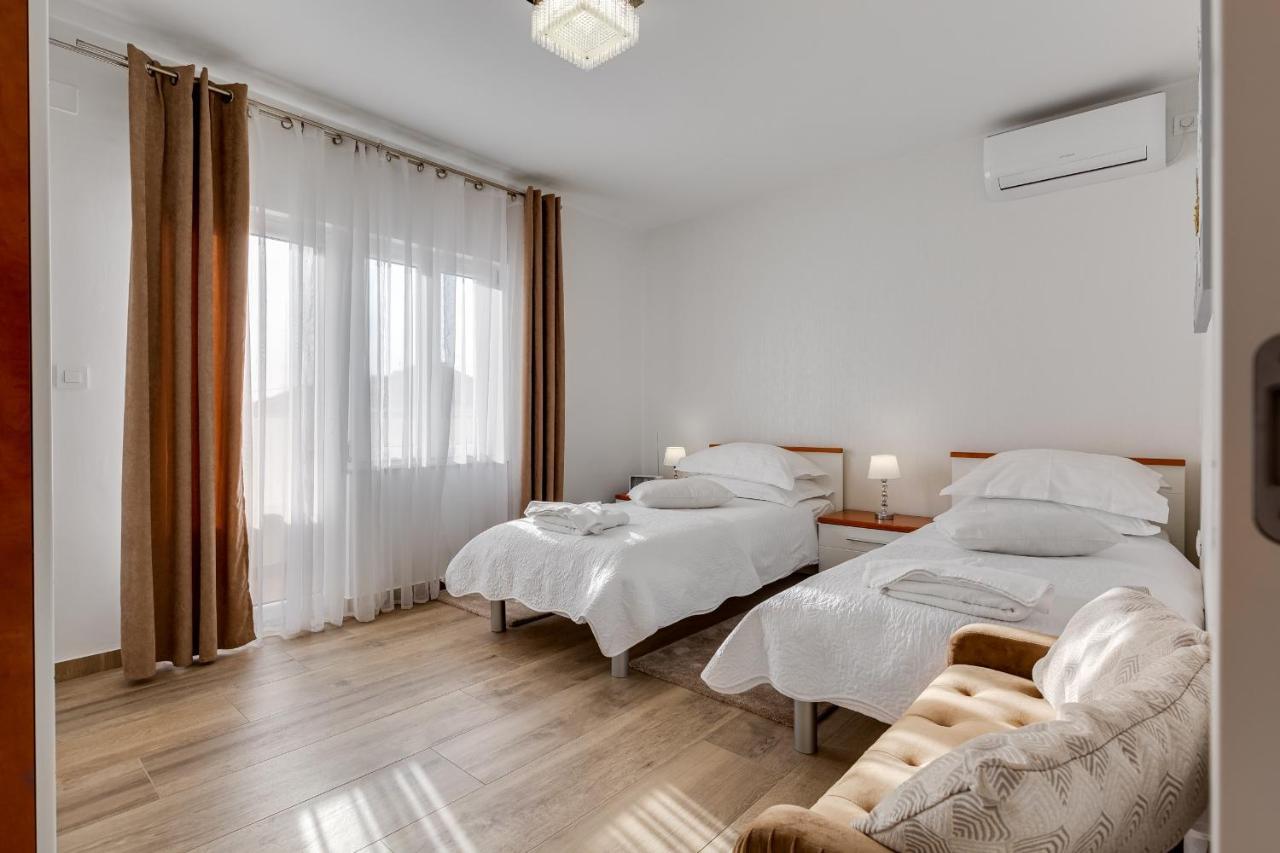 Elegant Two Bedroom Apartment Zadar Bagian luar foto