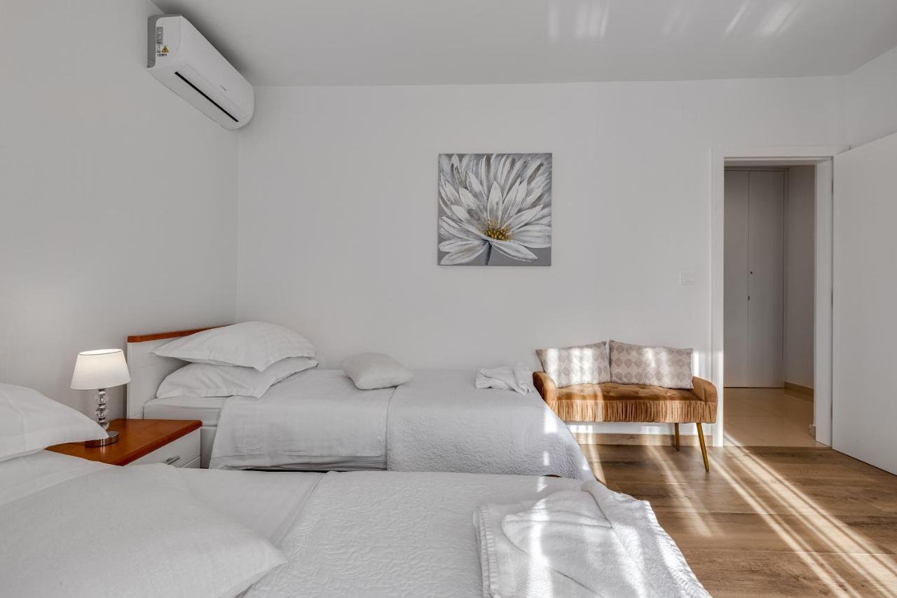 Elegant Two Bedroom Apartment Zadar Bagian luar foto