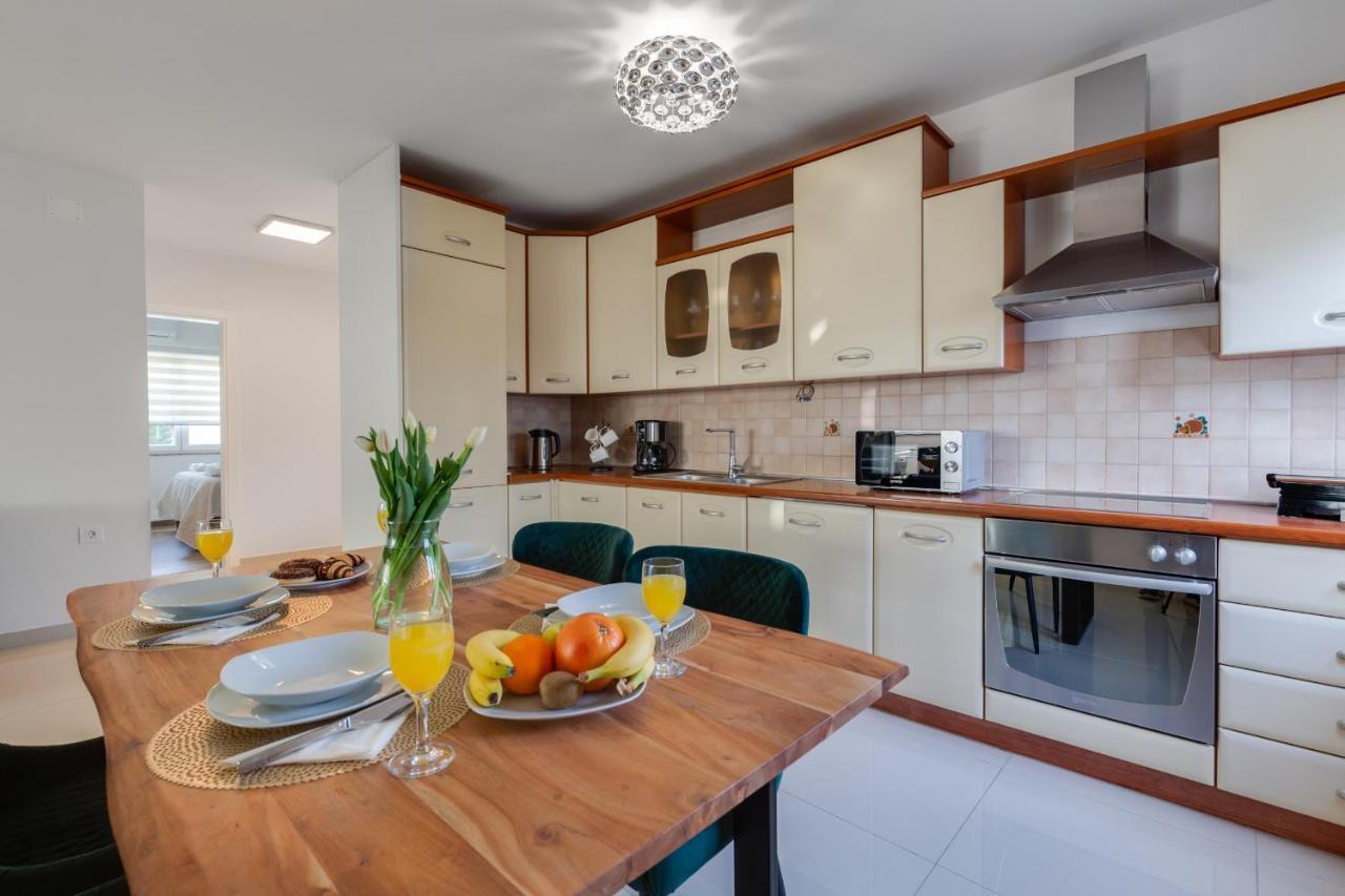Elegant Two Bedroom Apartment Zadar Bagian luar foto