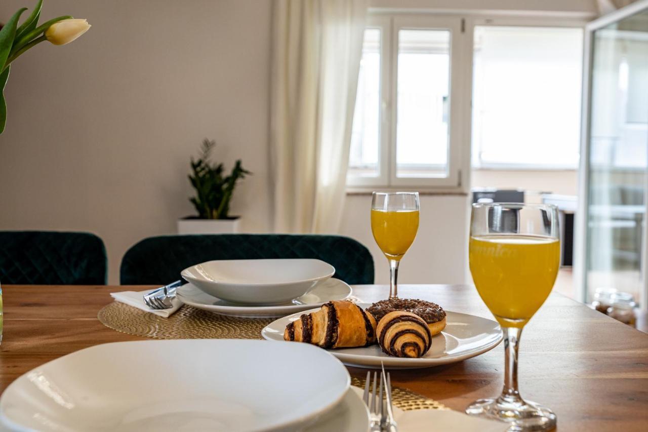 Elegant Two Bedroom Apartment Zadar Bagian luar foto