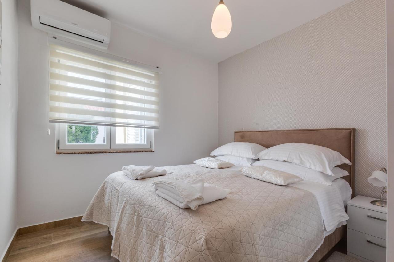 Elegant Two Bedroom Apartment Zadar Bagian luar foto